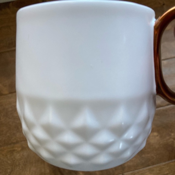 STARBUCKS Pair of (2) White Geometric 12 Oz Bronze Colored Handle Coffee Mugs - Picture 8 of 8